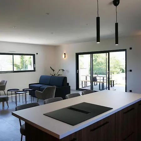 Luxurious With Pool In For 12 People